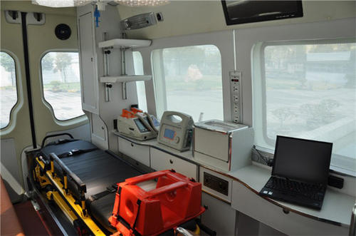 金沙县救护车内部